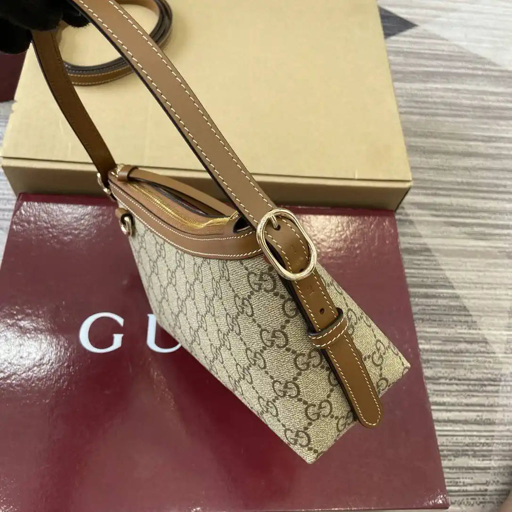 Gucci GG Emblem small shoulder bag 847450 Beige & Brown