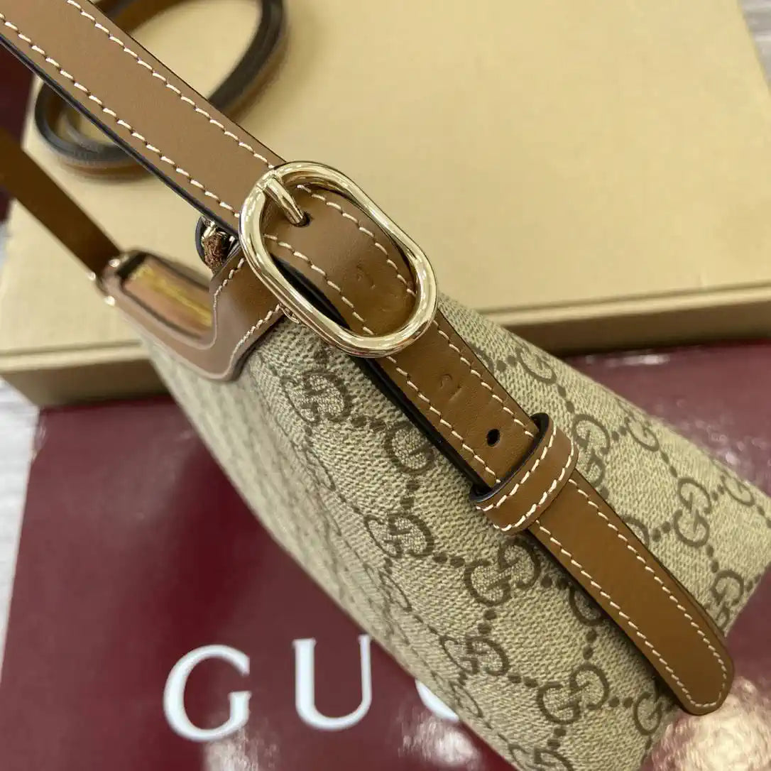 Gucci GG Emblem small shoulder bag 847450 Beige & Brown