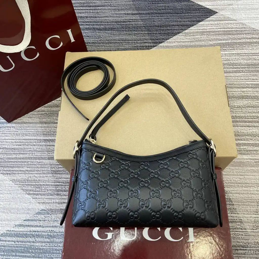 Gucci GG Emblem small shoulder bag 847450 Black