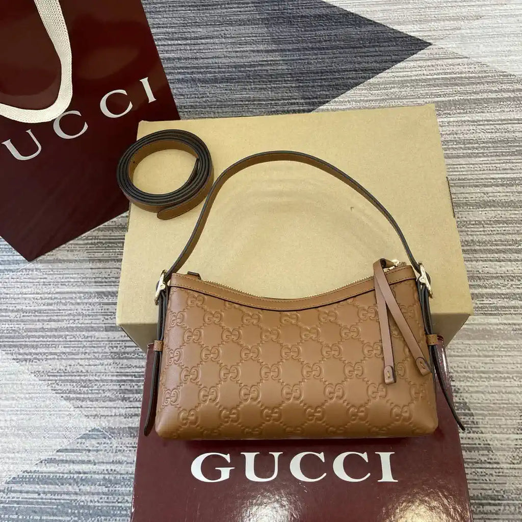 Gucci GG Emblem small shoulder bag 847450 Brown