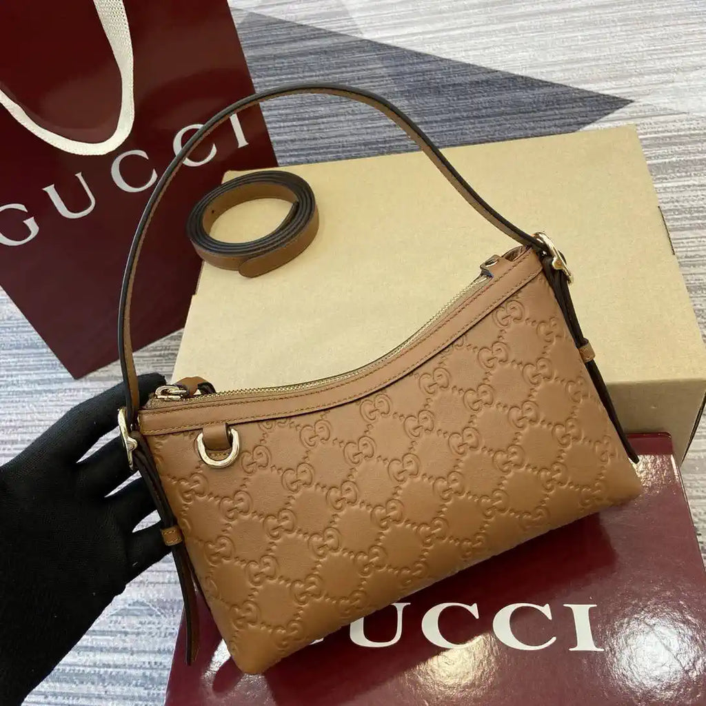 Gucci GG Emblem small shoulder bag 847450 Brown
