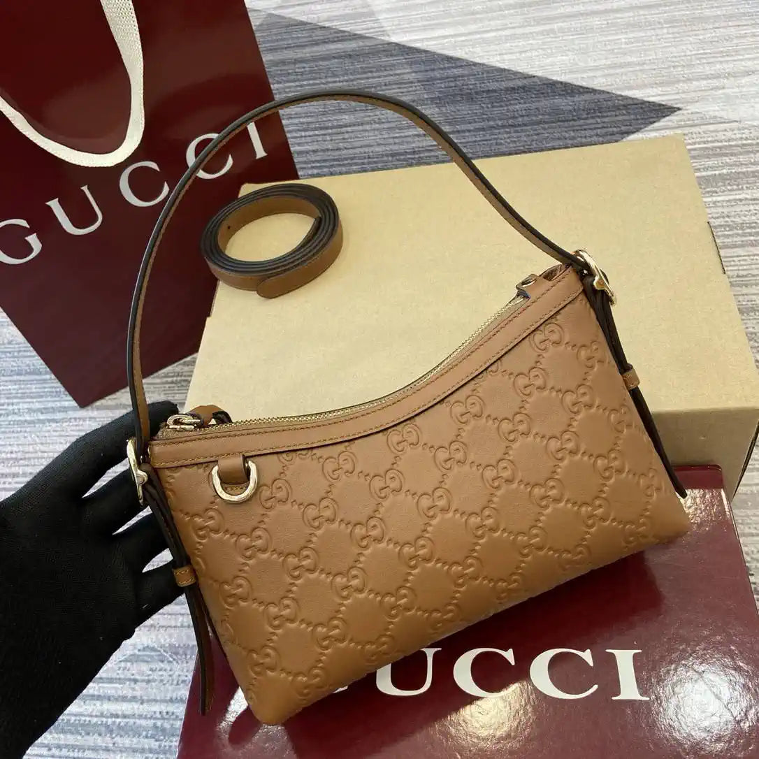 Gucci GG Emblem small shoulder bag 847450 Brown