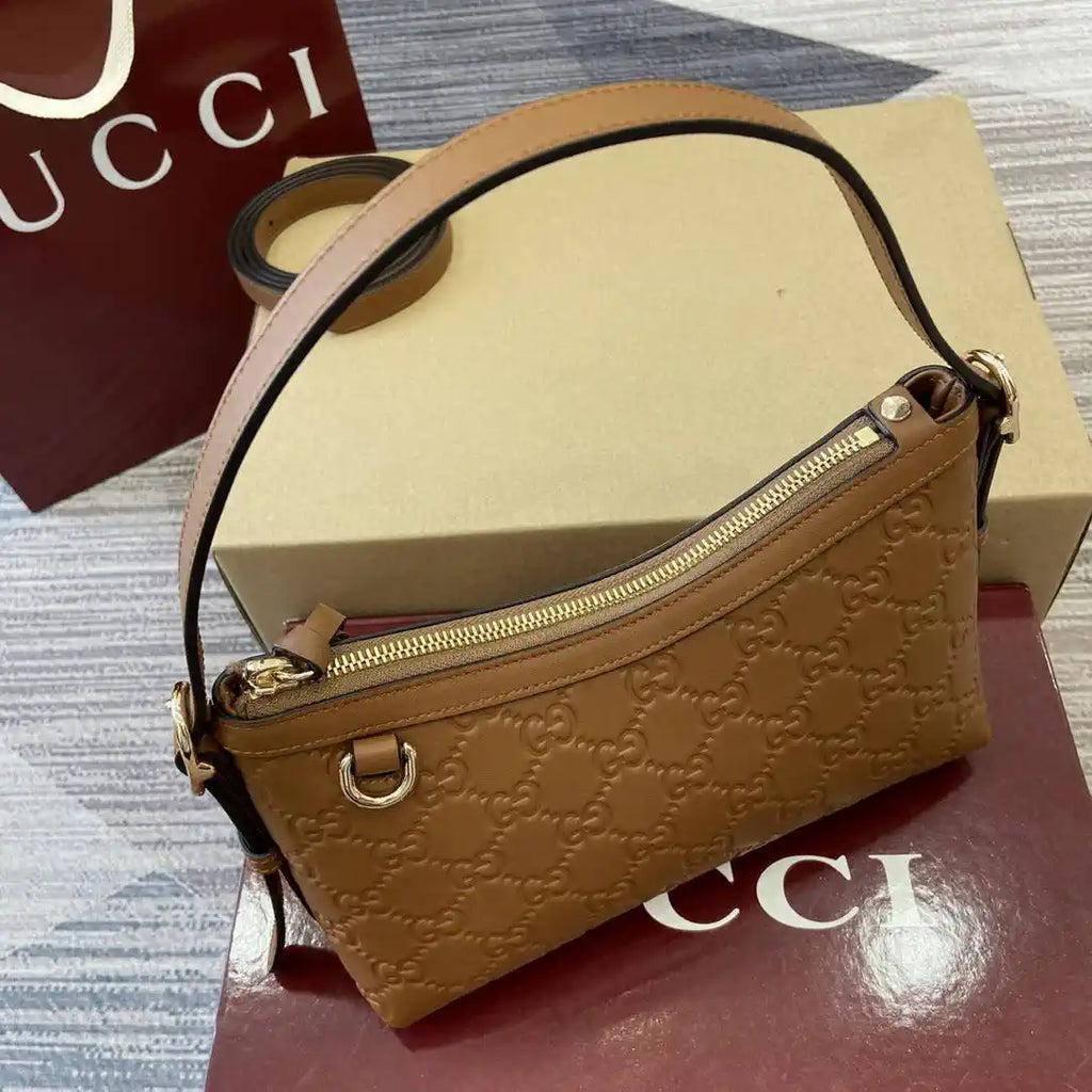 Gucci GG Emblem small shoulder bag 847450 Brown