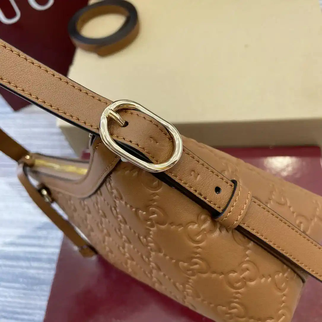 Gucci GG Emblem small shoulder bag 847450 Brown