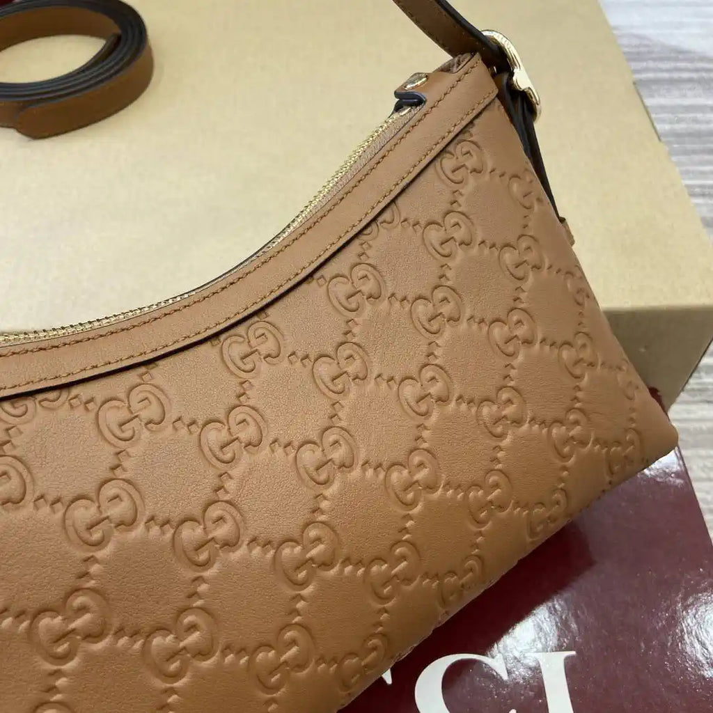 Gucci GG Emblem small shoulder bag 847450 Brown
