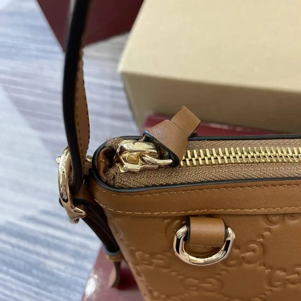 Gucci GG Emblem small shoulder bag 847450 Brown