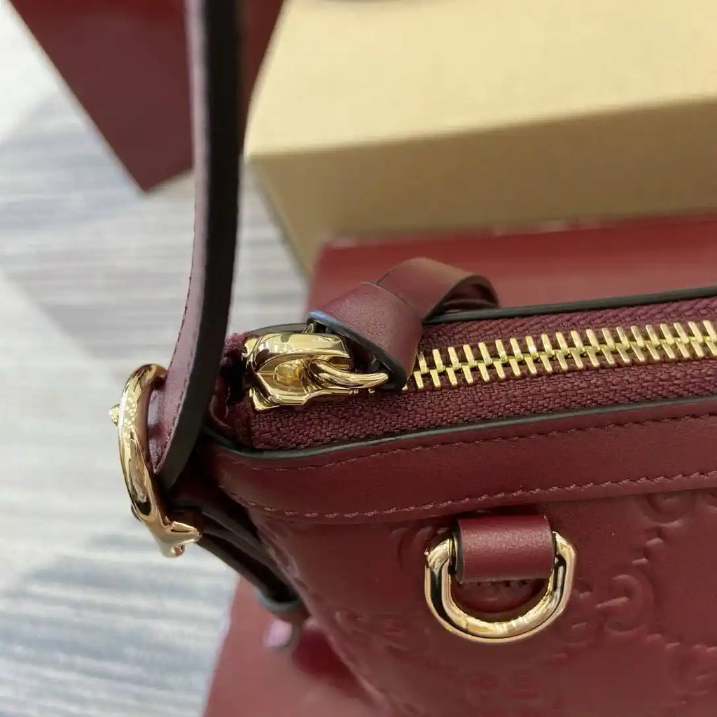 Gucci GG Emblem small shoulder bag 847450 Red