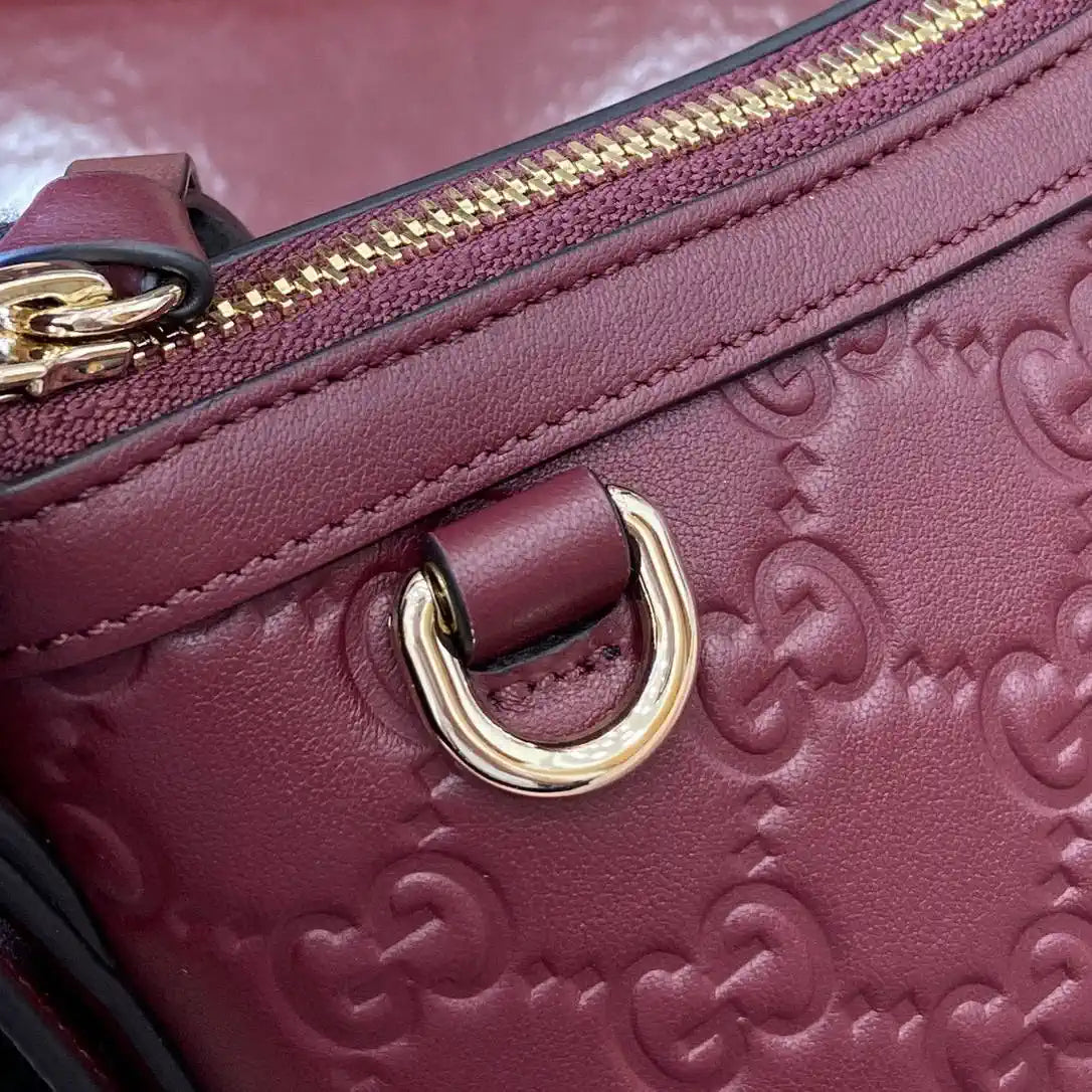 Gucci GG Emblem small shoulder bag 847450 Red