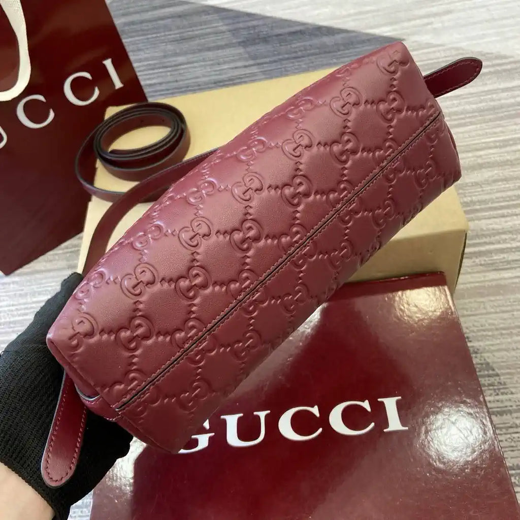 Gucci GG Emblem small shoulder bag 847450 Red
