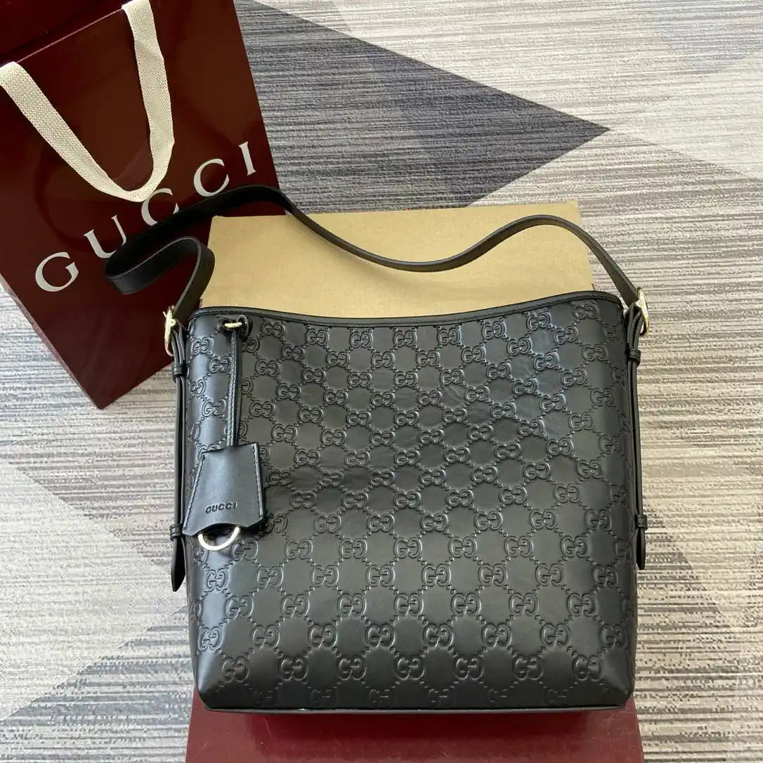 Gucci GG Emblem small shoulder bag 848881 Black