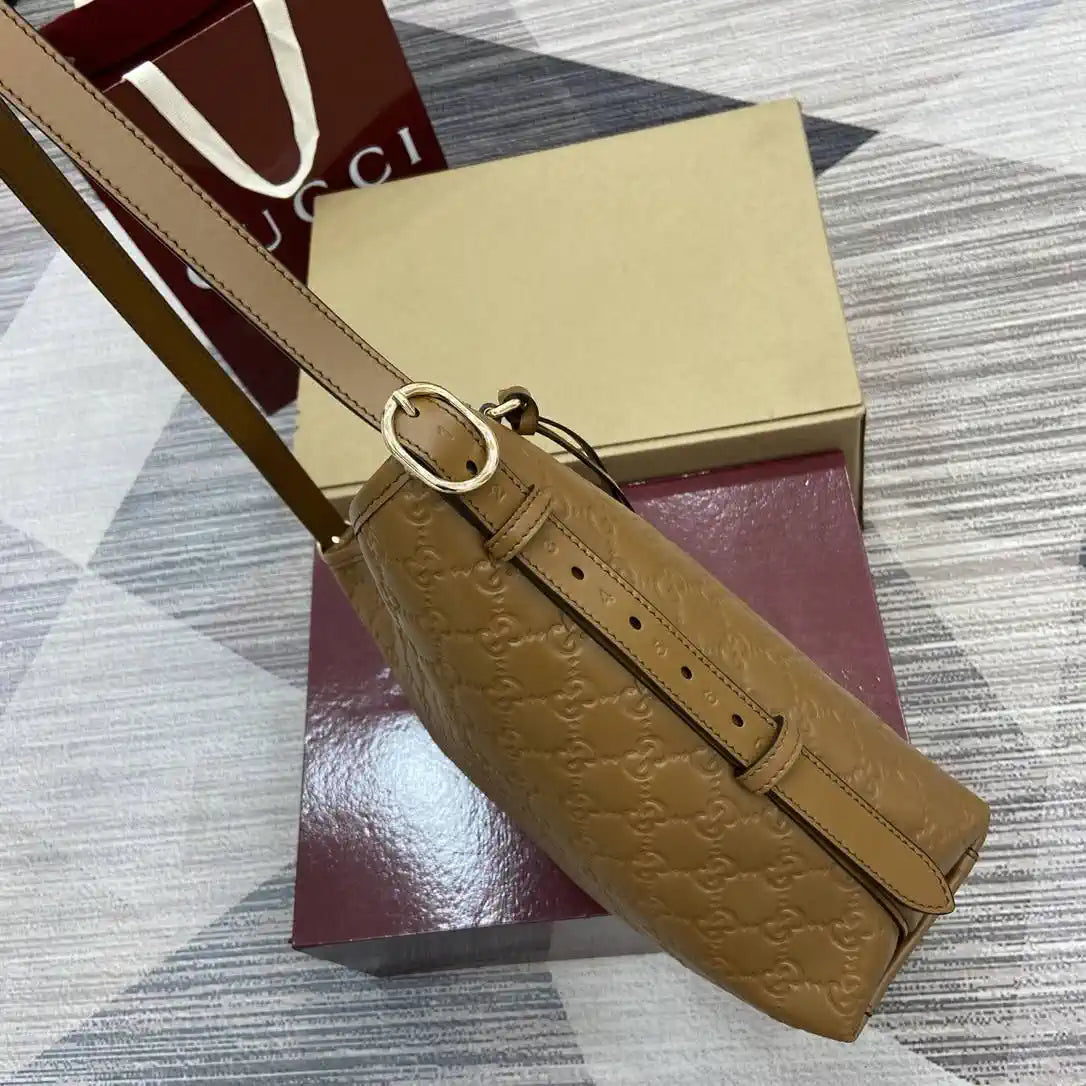 Gucci GG Emblem small shoulder bag 848881 Brown