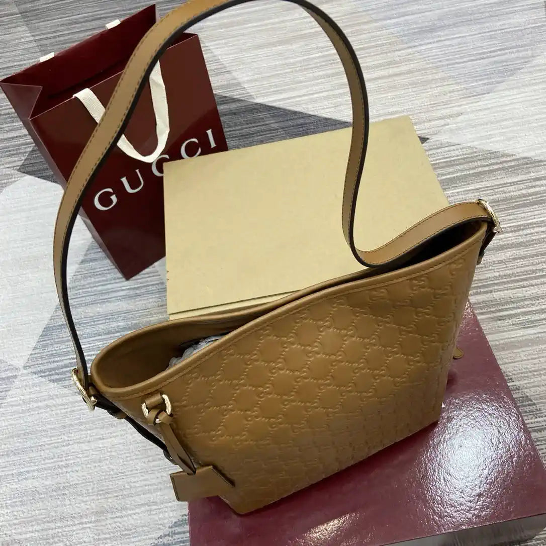 Gucci GG Emblem small shoulder bag 848881 Brown