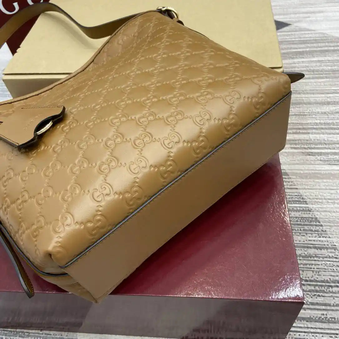 Gucci GG Emblem small shoulder bag 848881 Brown