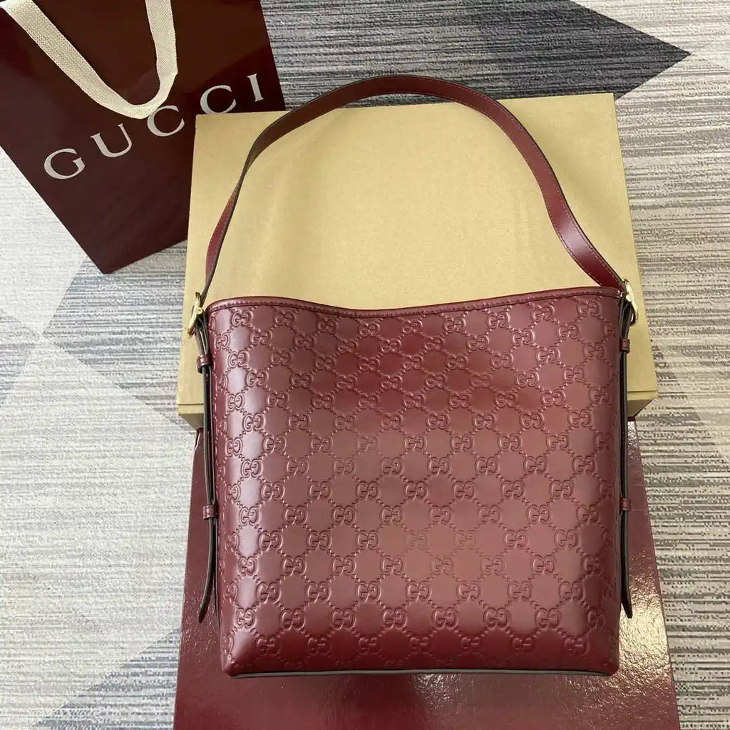 Gucci GG Emblem small shoulder bag 848881 Red