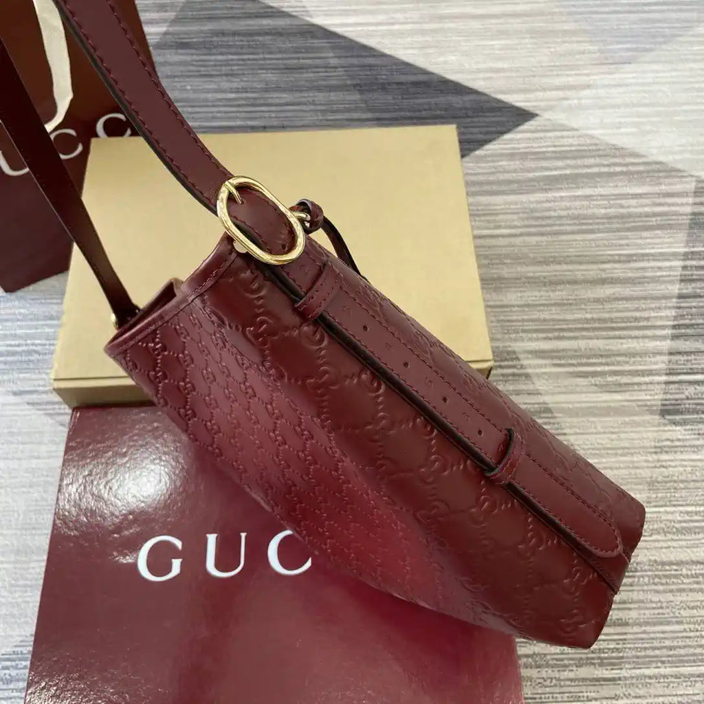 Gucci GG Emblem small shoulder bag 848881 Red