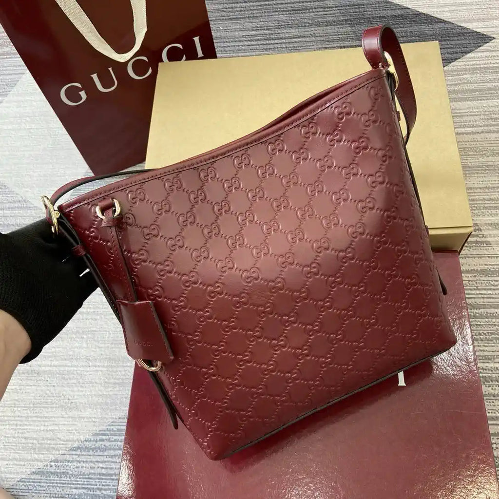 Gucci GG Emblem small shoulder bag 848881 Red