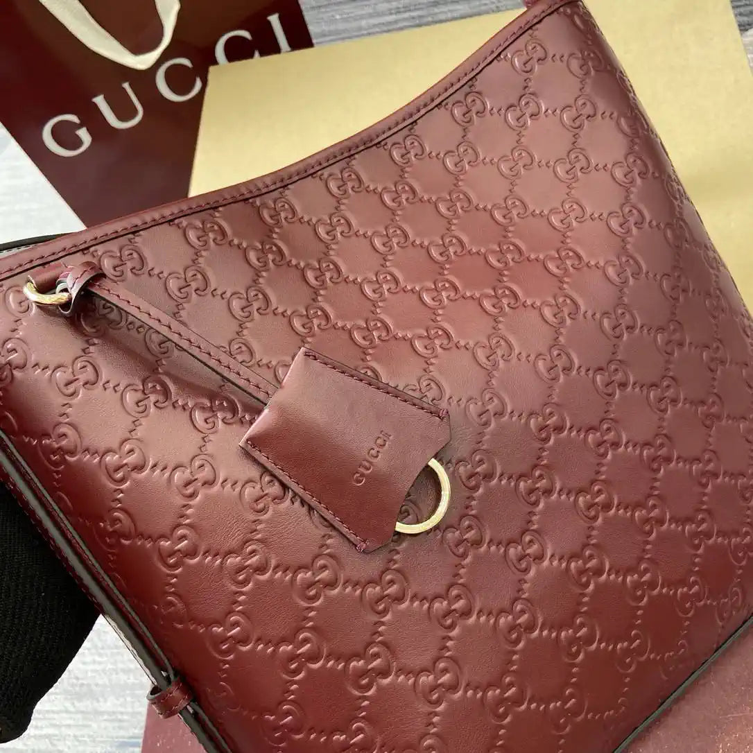 Gucci GG Emblem small shoulder bag 848881 Red