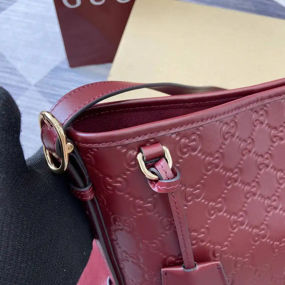 Gucci GG Emblem small shoulder bag 848881 Red