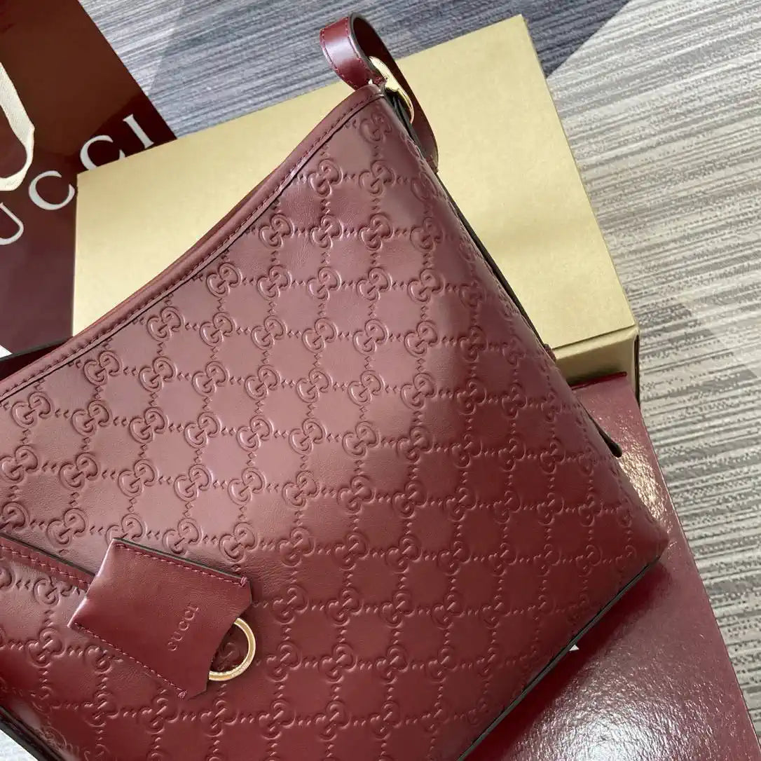 Gucci GG Emblem small shoulder bag 848881 Red
