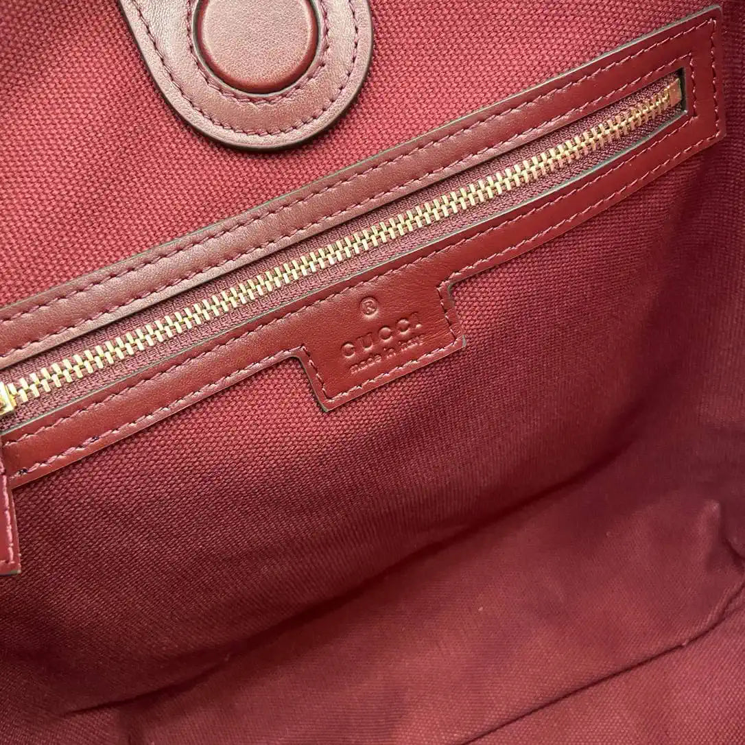 Gucci GG Emblem small shoulder bag 848881 Red