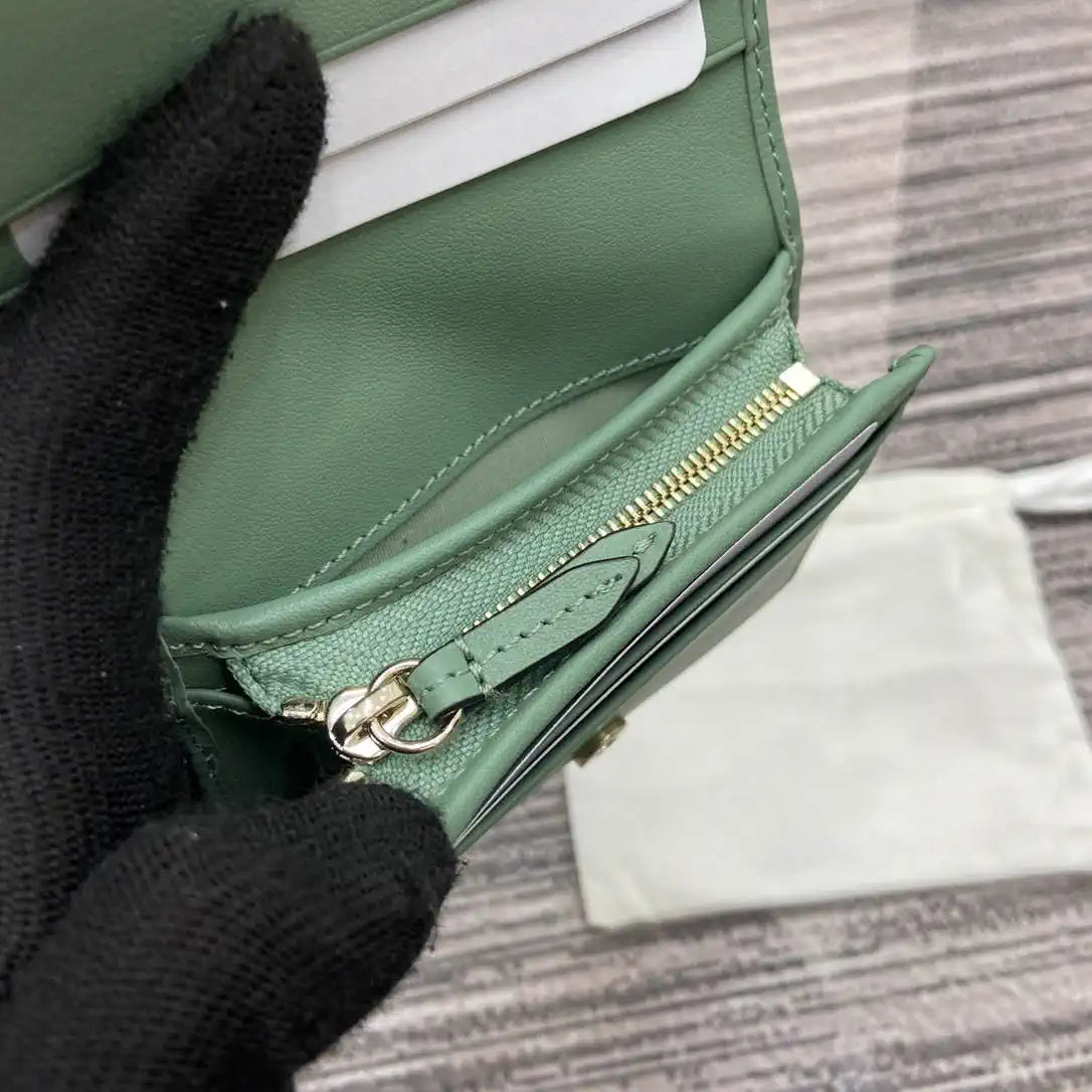 Gucci GG Emblem small wallet 820692 Green