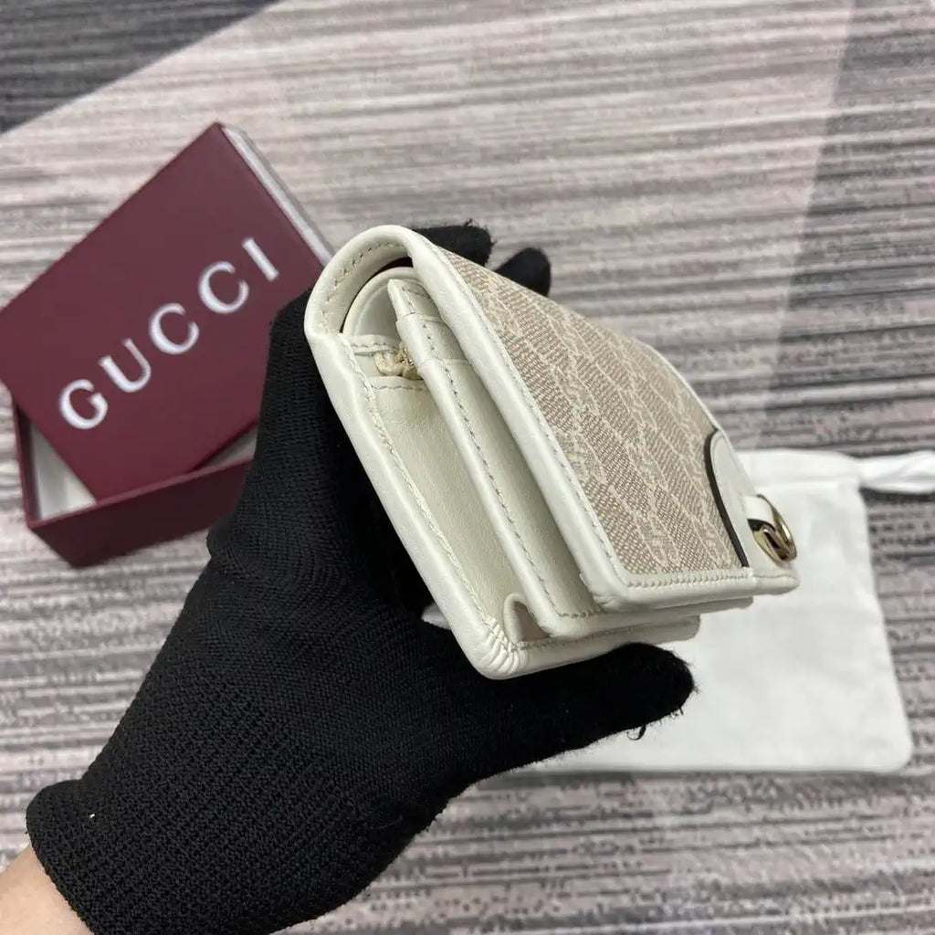 Gucci GG Emblem small wallet 820692 White