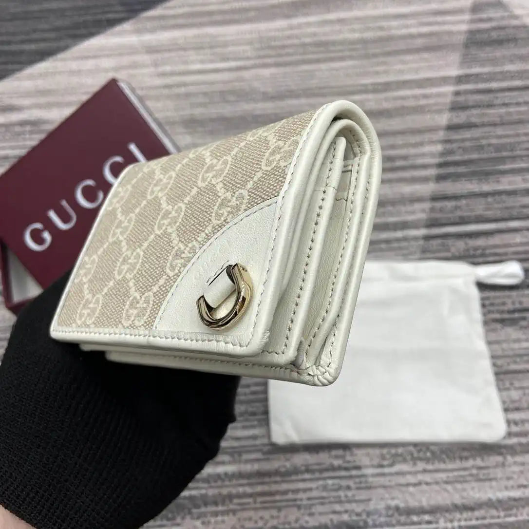 Gucci GG Emblem small wallet 820692 White
