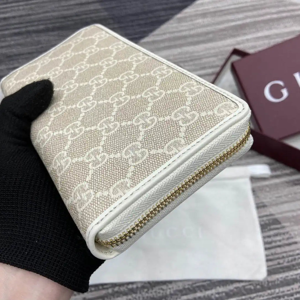 Gucci GG Emblem zip around wallet 819122 White