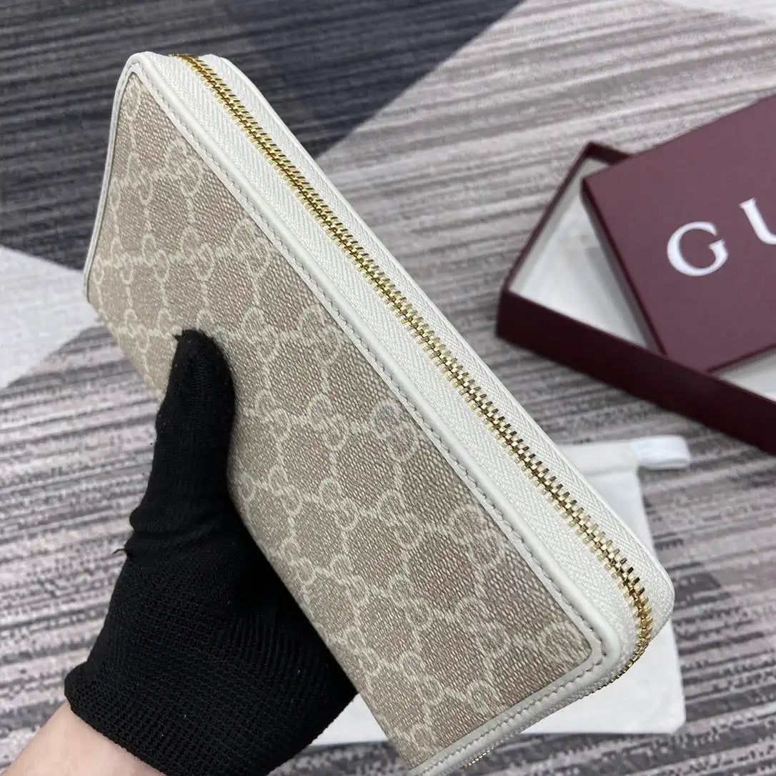 Gucci GG Emblem zip around wallet 819122 White