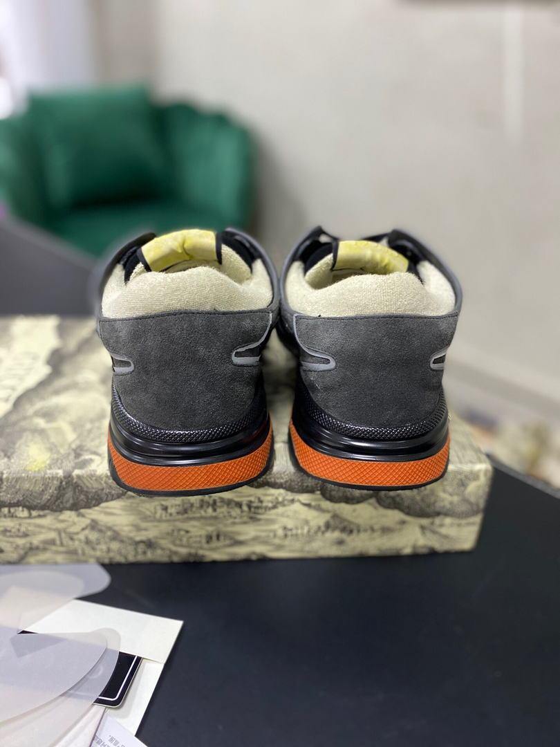 Gucci Men¡¯s Ultrapace R Leather Sneaker 81112 Black and Gray - luxibagsmall