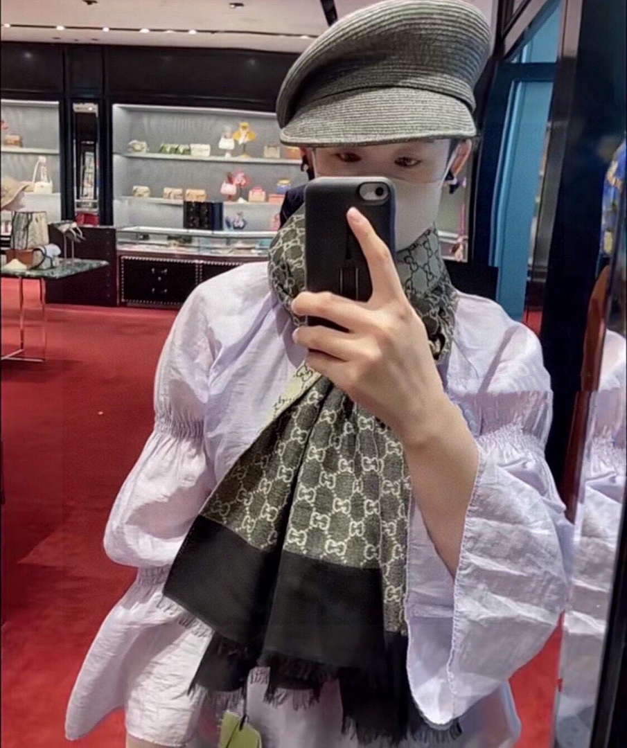 Gucci Scarves Fashion Scarf G58358 - Default Title - View 1