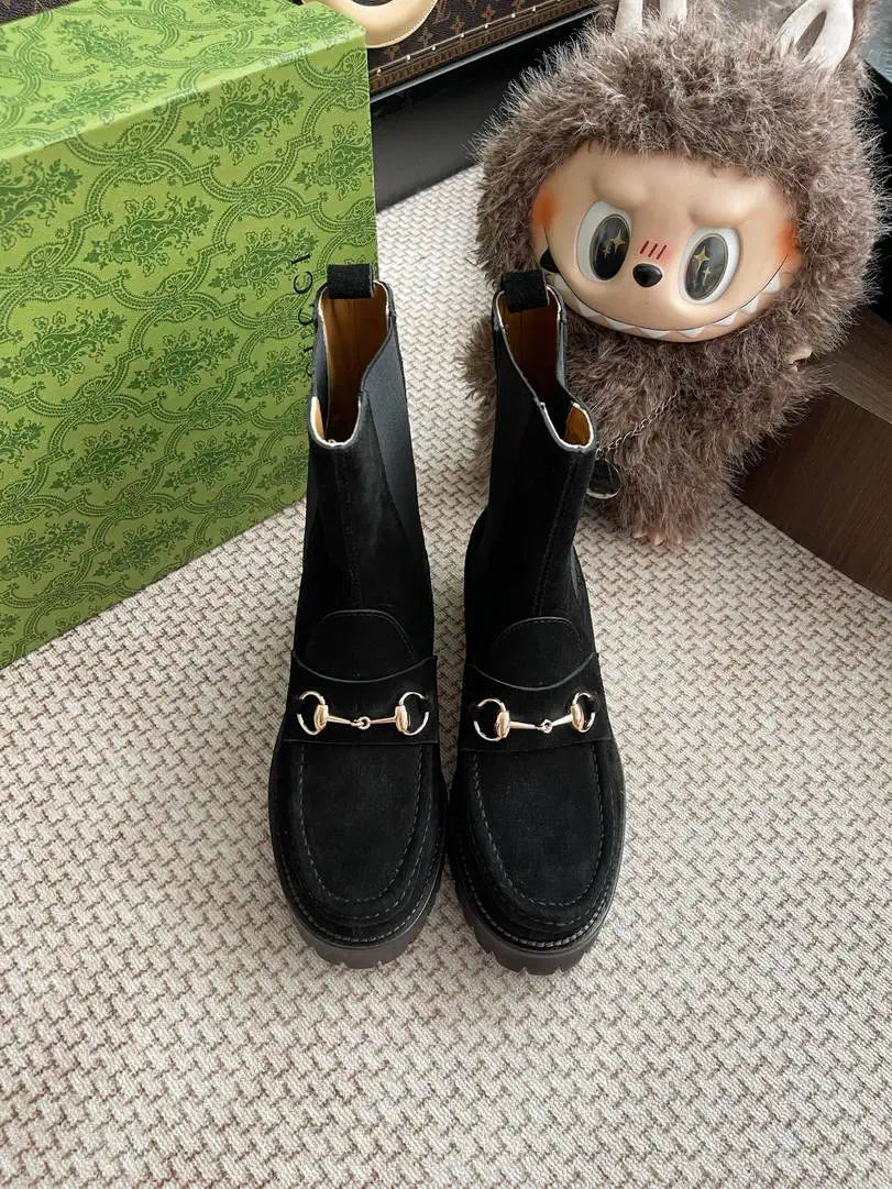 Gucci Women ankle boot with Horsebit suede G77353