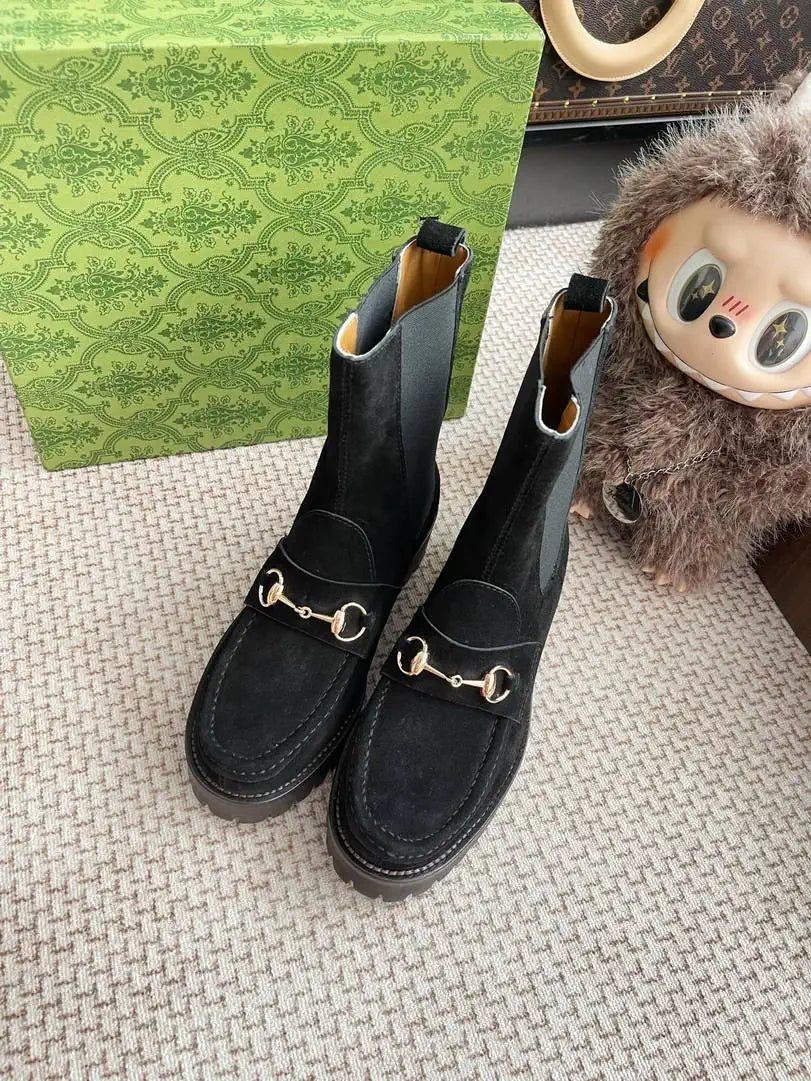 Gucci Women ankle boot with Horsebit suede G77353