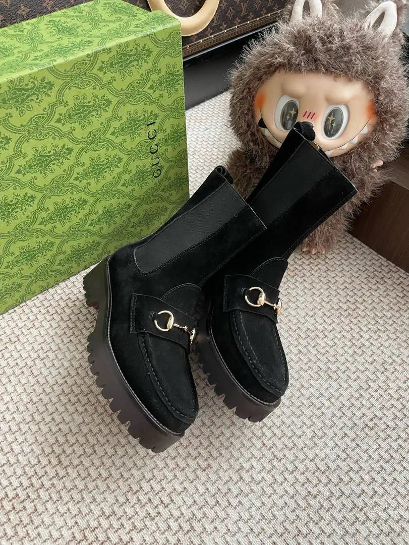 Gucci Women ankle boot with Horsebit suede G77353