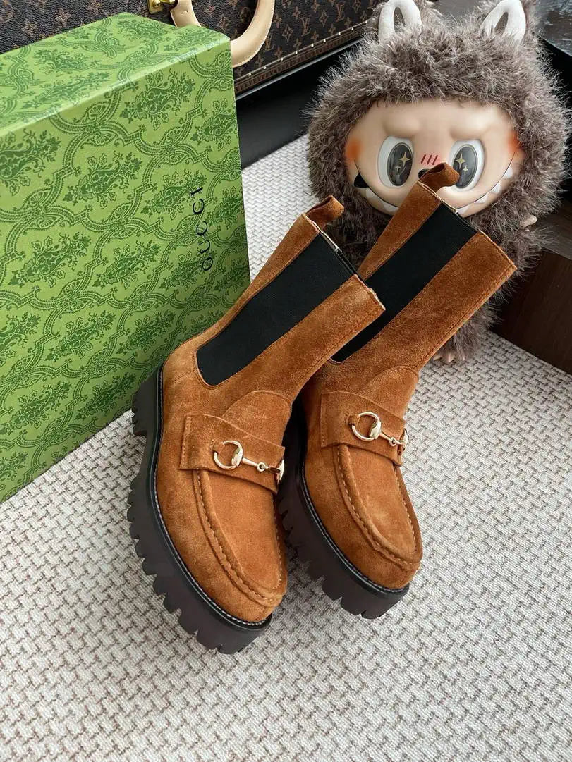 Gucci Women ankle boot with Horsebit suede G77355