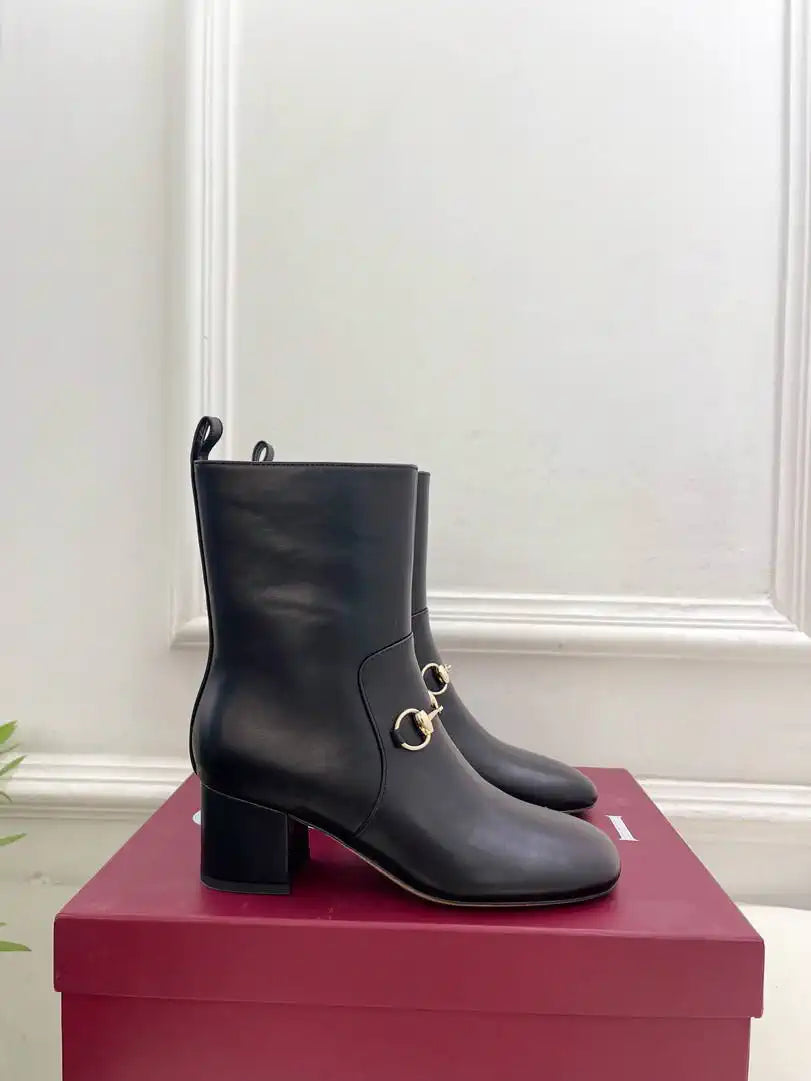 Gucci Women Classic horsebit chunky heel ankle boots G77362