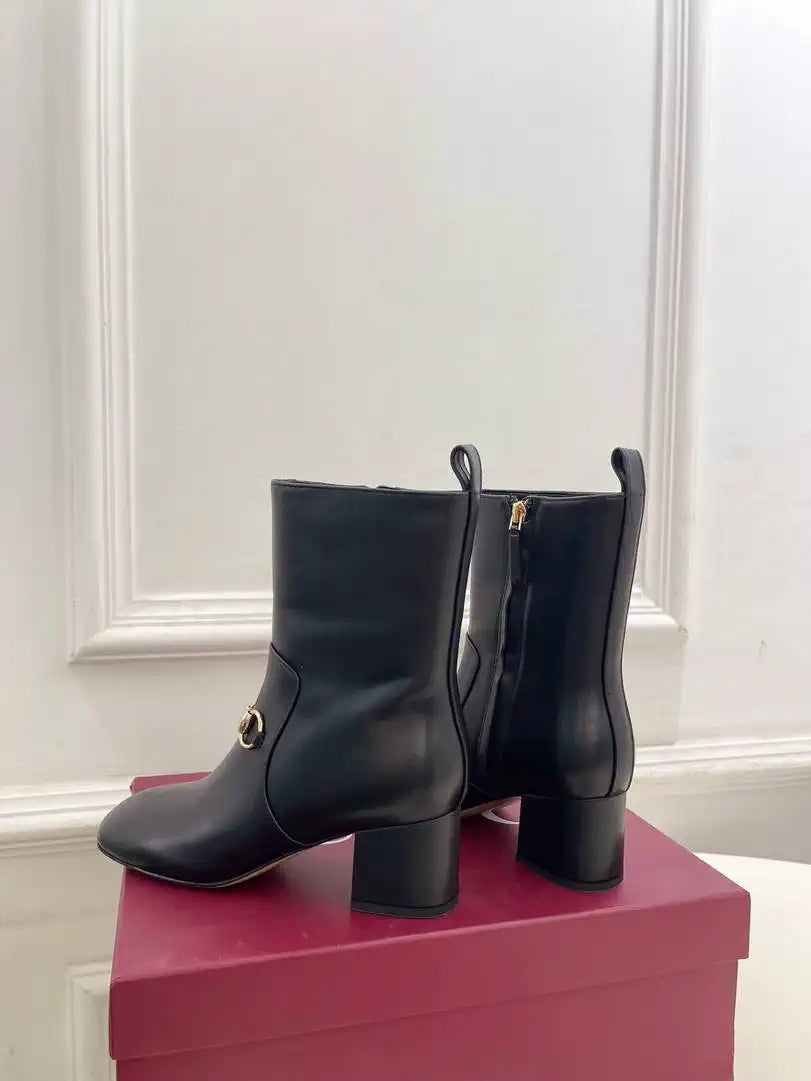 Gucci Women Classic horsebit chunky heel ankle boots G77362