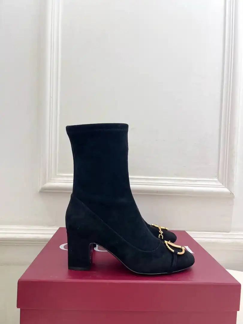 Gucci Women Classic horsebit chunky heel ankle boots G77364