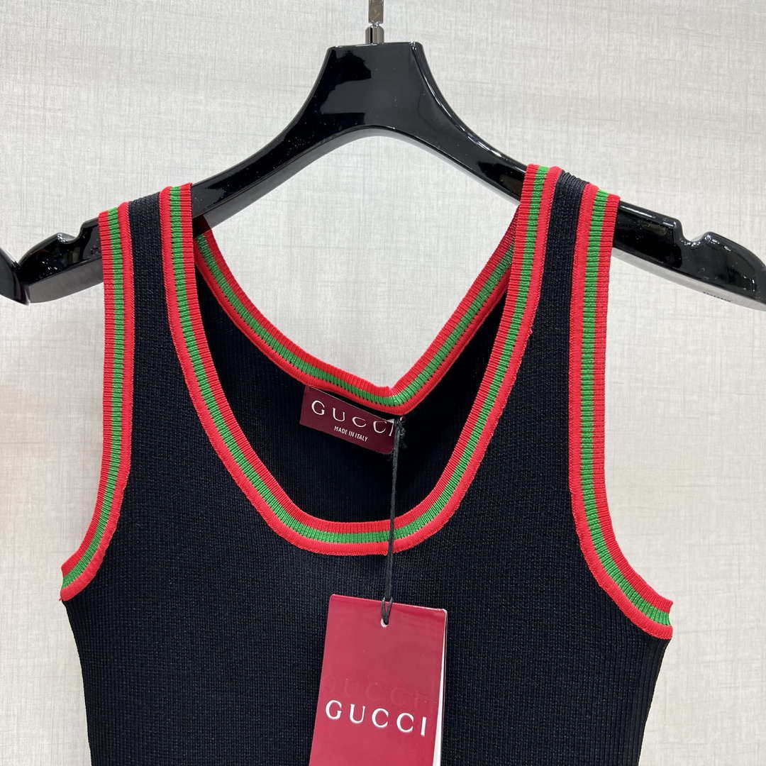 Gucci Women Contrast ribbed knit vest  G85275