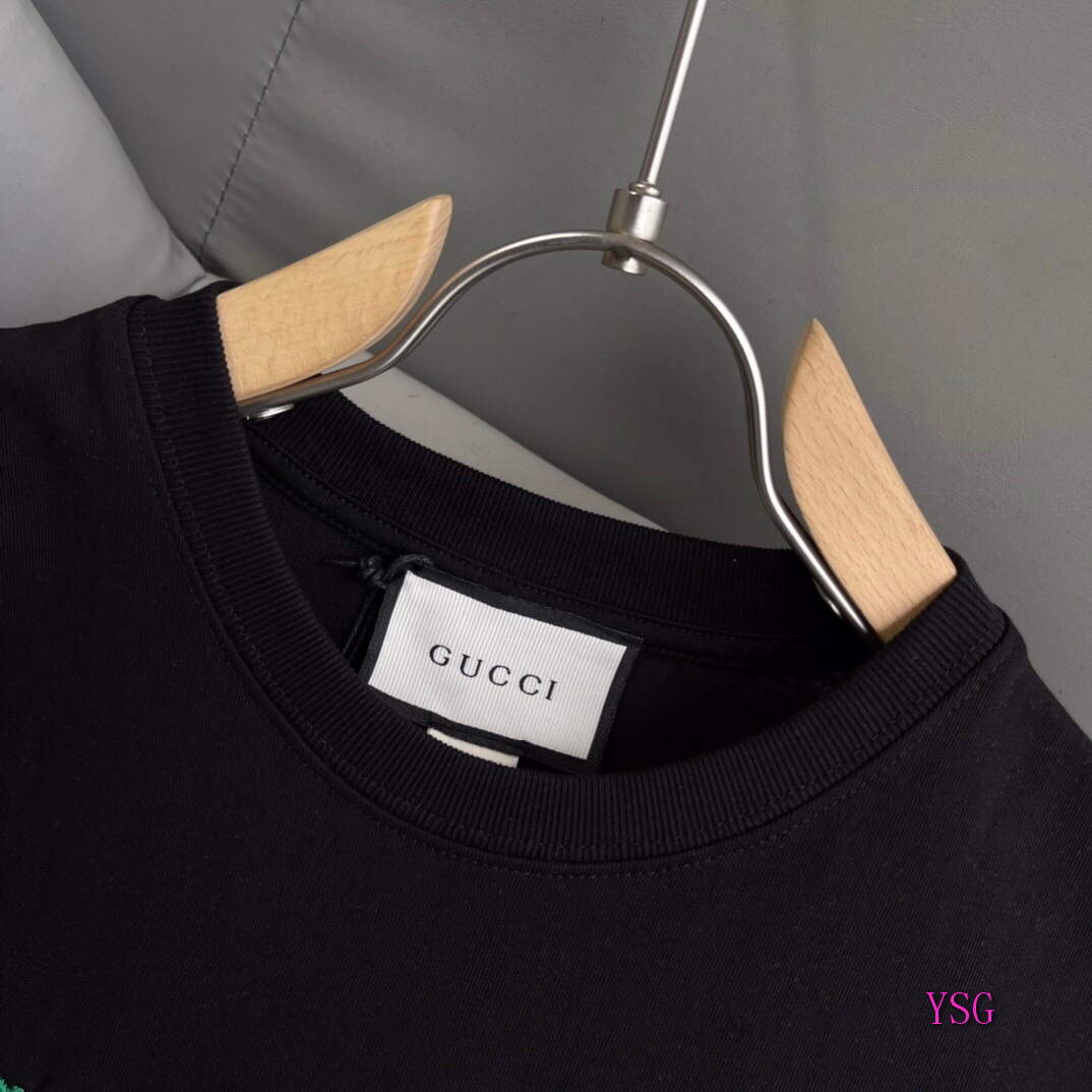 Gucci Women Men T-shirts Wholesale Gucci Short Sleeve Clothing G60921