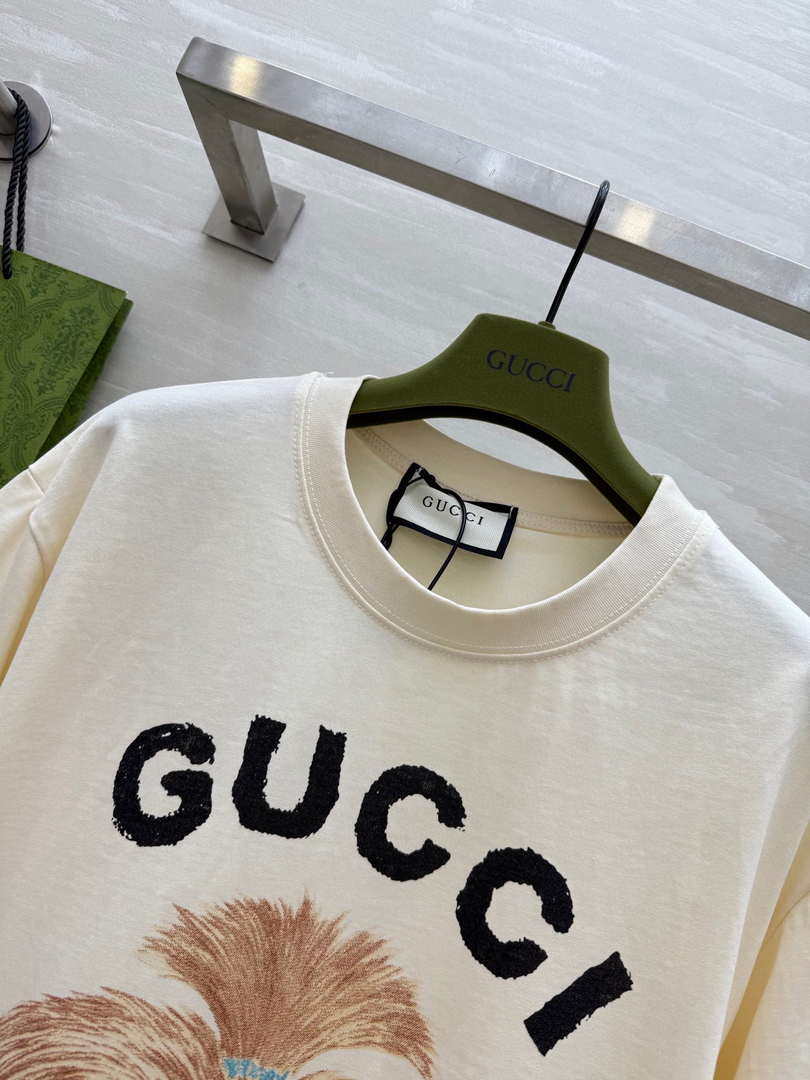 Gucci Women Slogan cotton short-sleeved T-shirt G85290