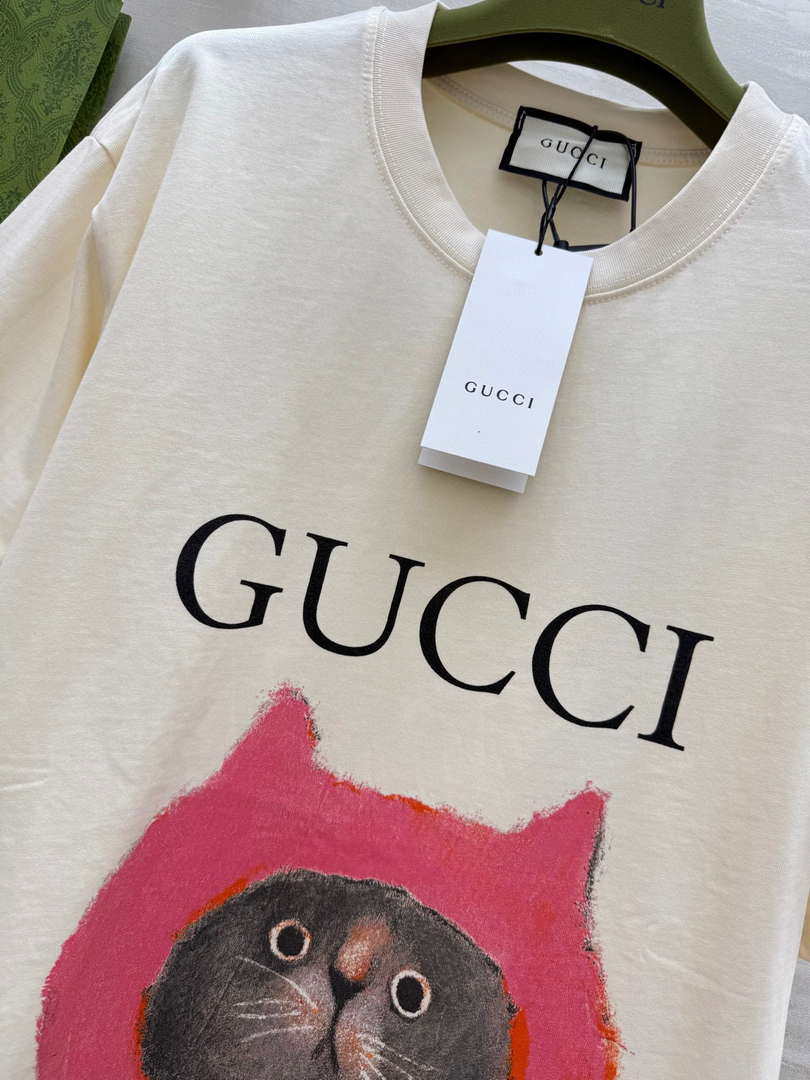 Gucci Women Slogan cotton short-sleeved T-shirt G85291
