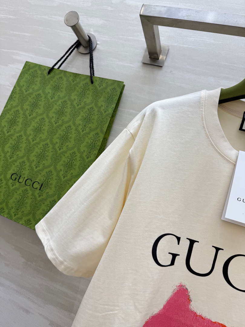 Gucci Women Slogan cotton short-sleeved T-shirt G85291