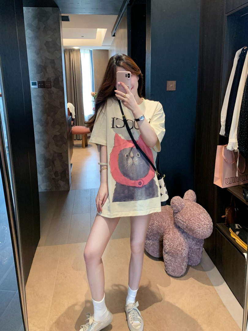 Gucci Women Slogan cotton short-sleeved T-shirt G85291