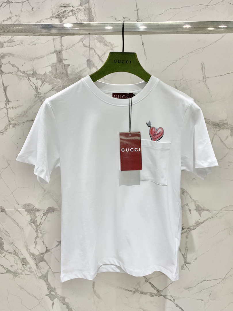 Gucci Women Slogan cotton short-sleeved T-shirt G85292