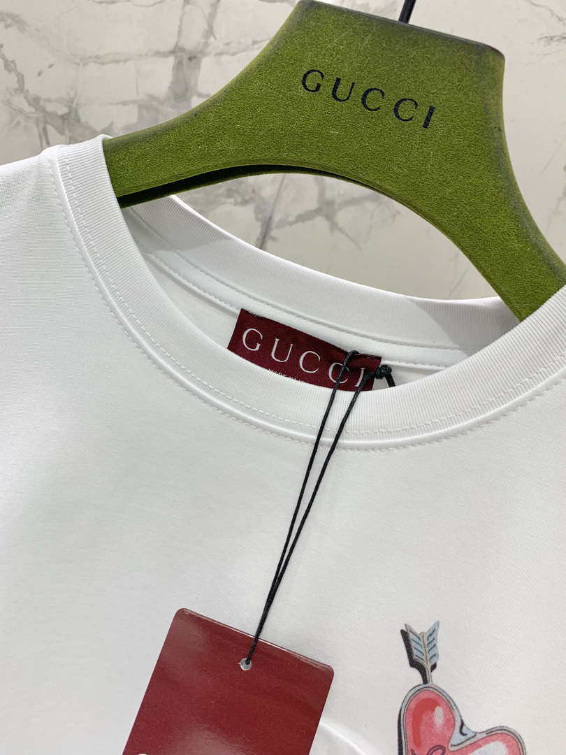 Gucci Women Slogan cotton short-sleeved T-shirt G85292