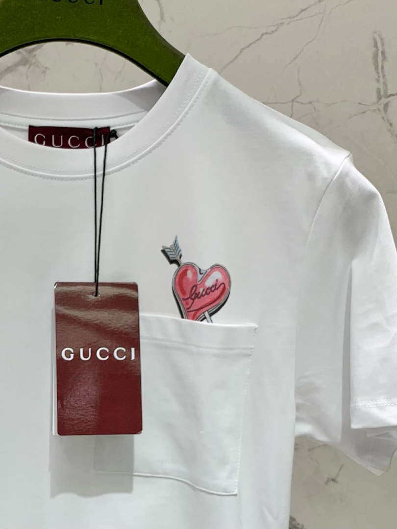 Gucci Women Slogan cotton short-sleeved T-shirt G85292
