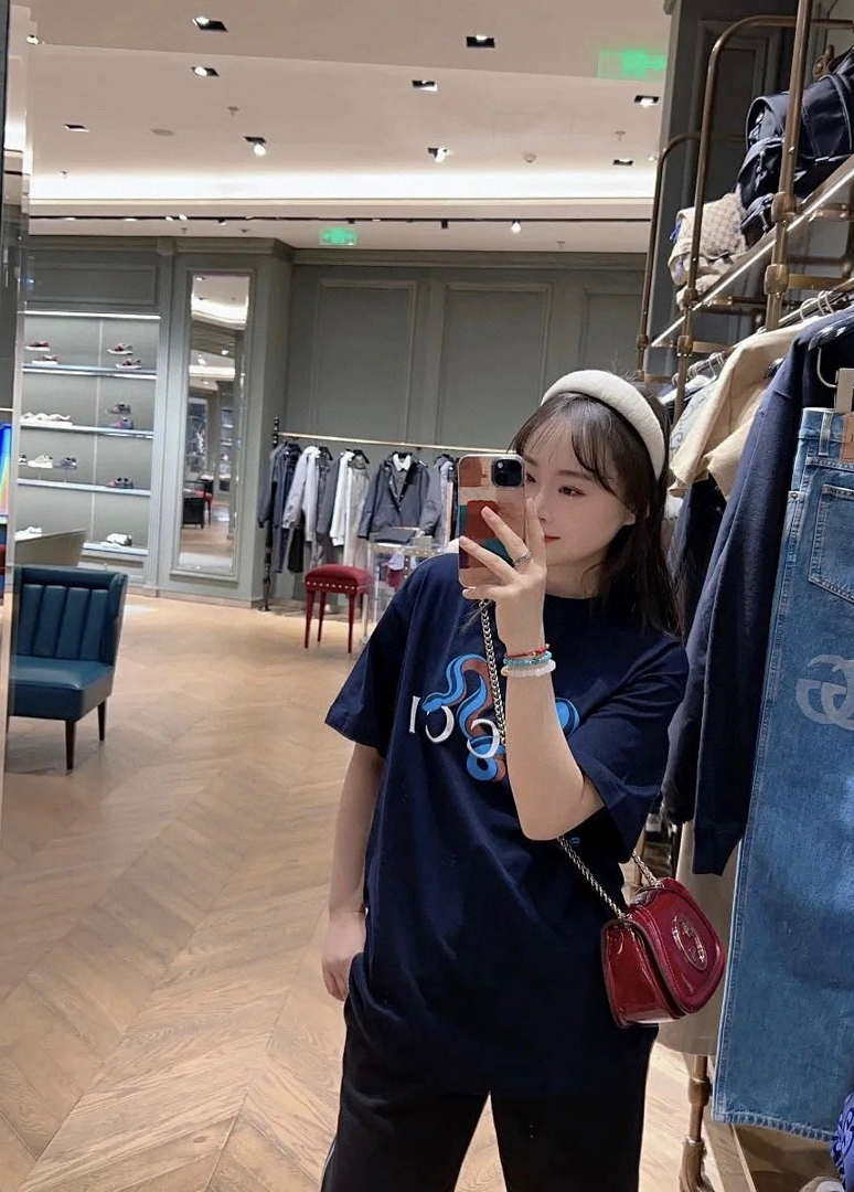 Gucci Women Slogan cotton short-sleeved T-shirt G85295