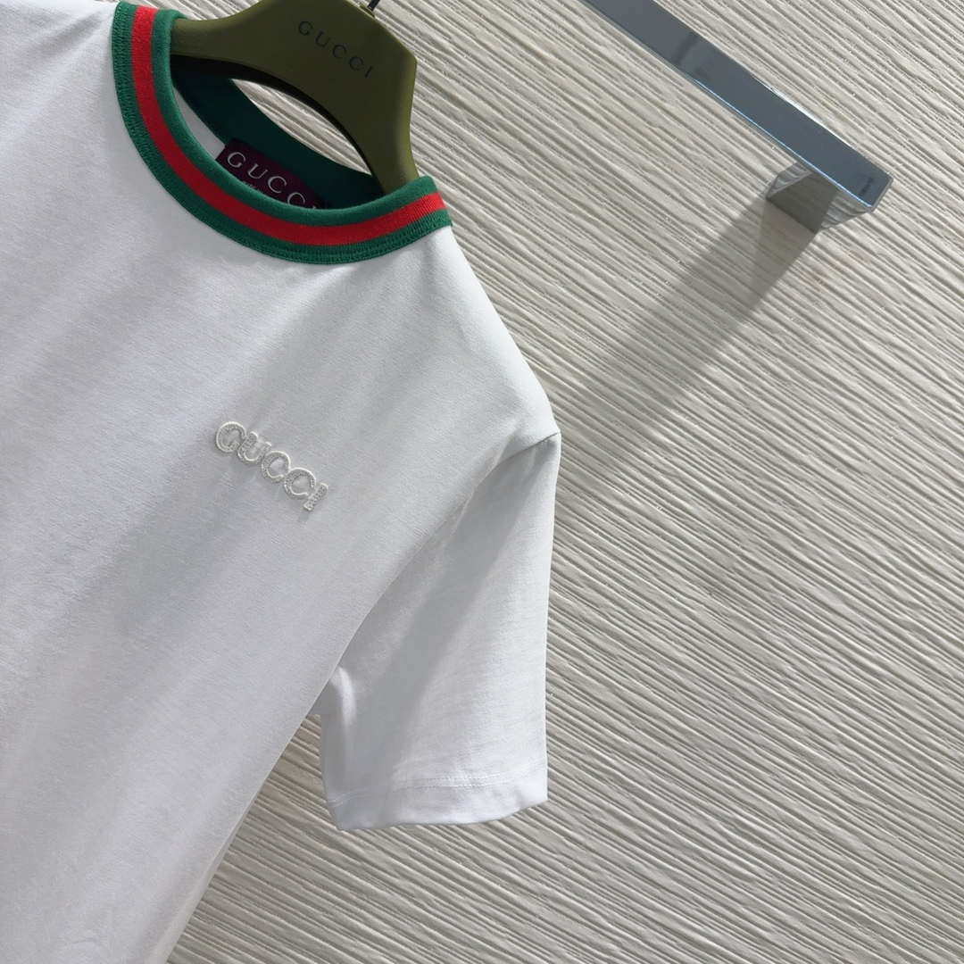 Gucci Women Slogan cotton short-sleeved T-shirt G85296
