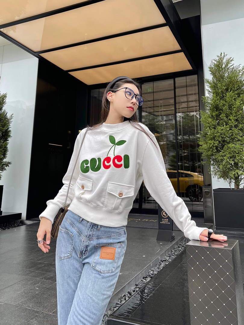 Gucci Women's Clothing Letter Embroidered Cherry Sweatshirt 38118